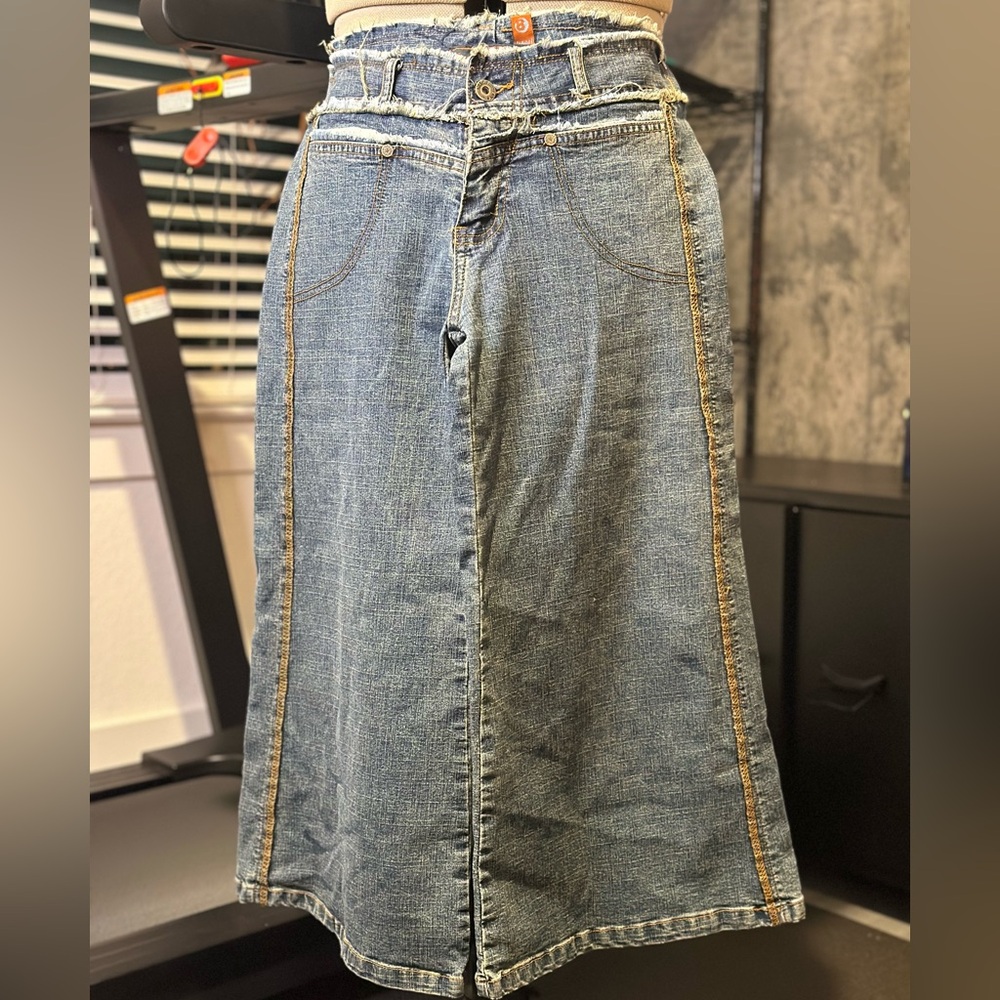 Wide leg distressed gauchos Size 8. Unique